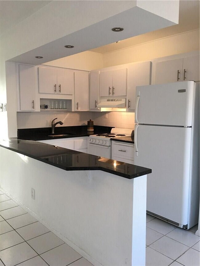 Building Photo - 1812 E Oakland Park Blvd