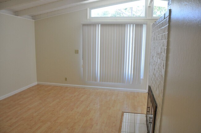 Building Photo - 1218 Sandia Ave