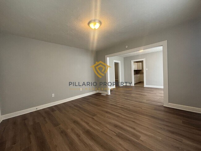 Building Photo - Renovated 3 Bedroom 2 Bathroom in Brookside Park available now!