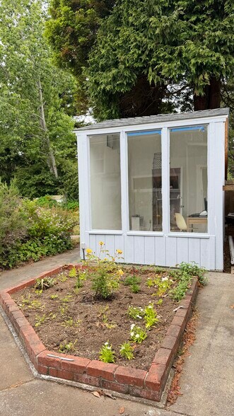 Exterior Studio - 201 6th Ave
