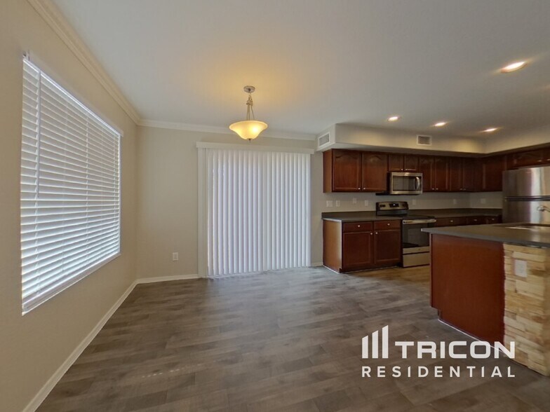 Building Photo - 35002 N Bandolier Dr