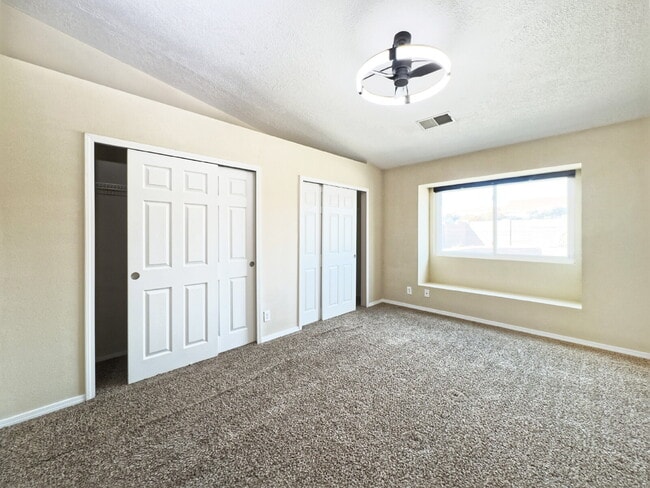 Building Photo - Summer Siesta by the Pool!