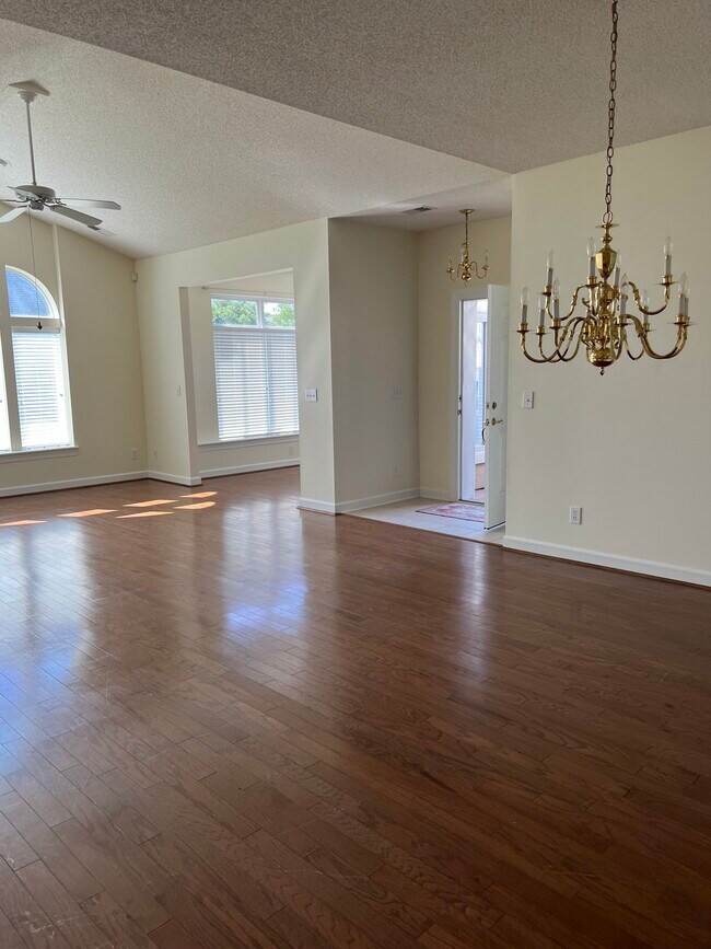 Building Photo - 1429 Thames Ct