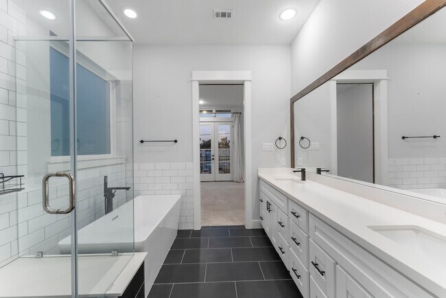 Building Photo - 113 Coronado St