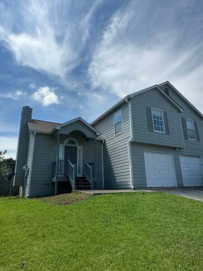 Building Photo - 7082 Oakwood Cir