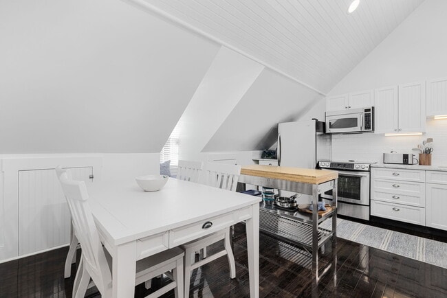 Building Photo - 8 Brenton Rd