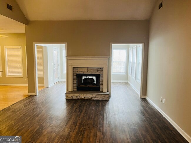 Building Photo - 50 Rock Mill Ct