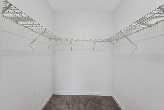 Building Photo - 525 Parkway Dr NE