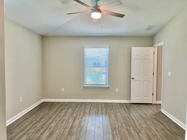 Building Photo - 709 Riverwalk Cir