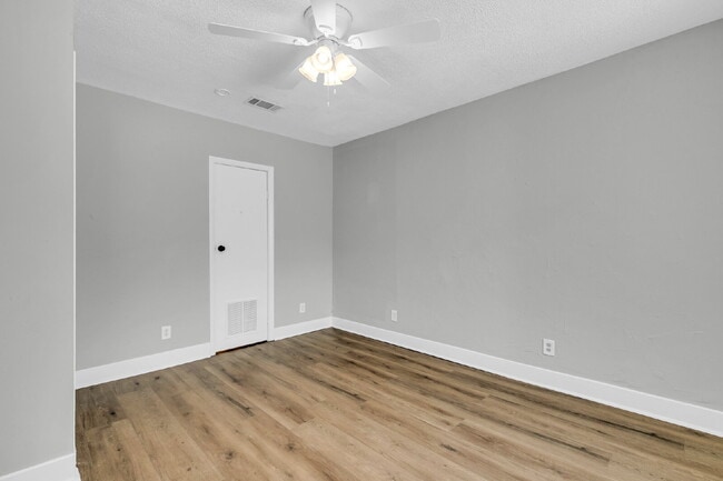 Building Photo - Location, Space and convenience at this adorable home.