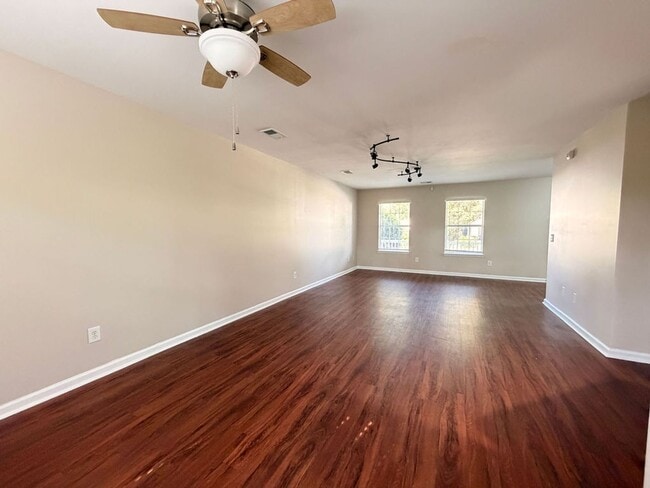 Building Photo - Available now. Beautiful, FULLY REMODELED 3 BR/2.5 BA Home in Tanner Plantation!