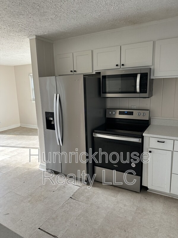 Building Photo - 1601 Grovewood Dr