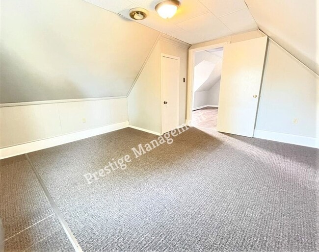 Building Photo - Large Renovated 3 bed 2 bath Home