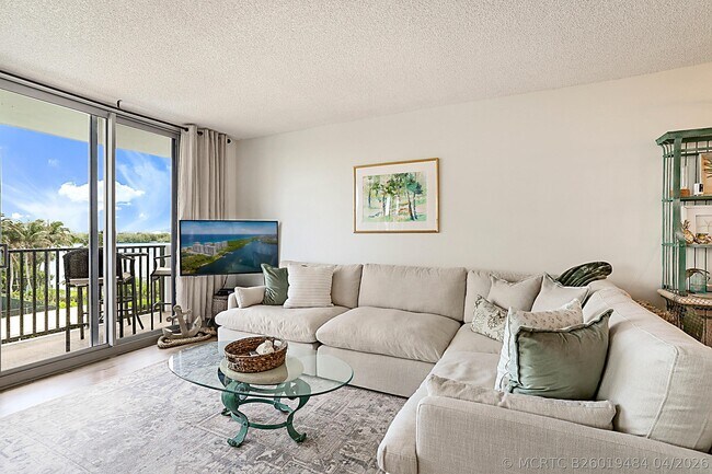 Building Photo - 2121 N Ocean Blvd