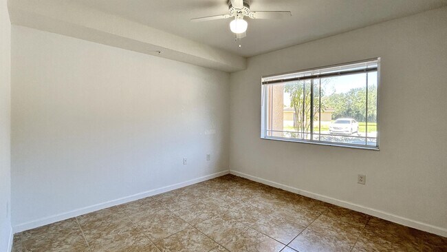 Building Photo - 191 SW Palm Dr