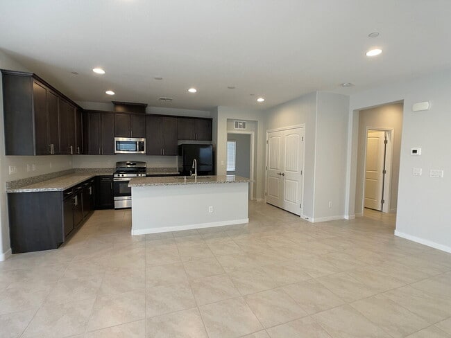 Building Photo - 4 BED 2 BATH 2 CAR GARAGE SINGLE STORY SINGLE FAMILY HOME w/ PAVED BACKYARD IN CADENCE COMMUNITY,...
