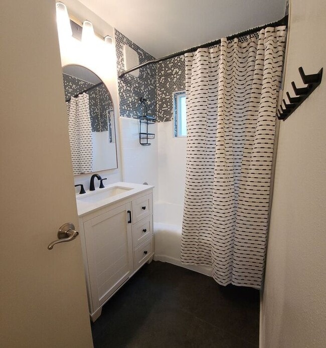 Building Photo - Charming 1 Bedroom in Kensington