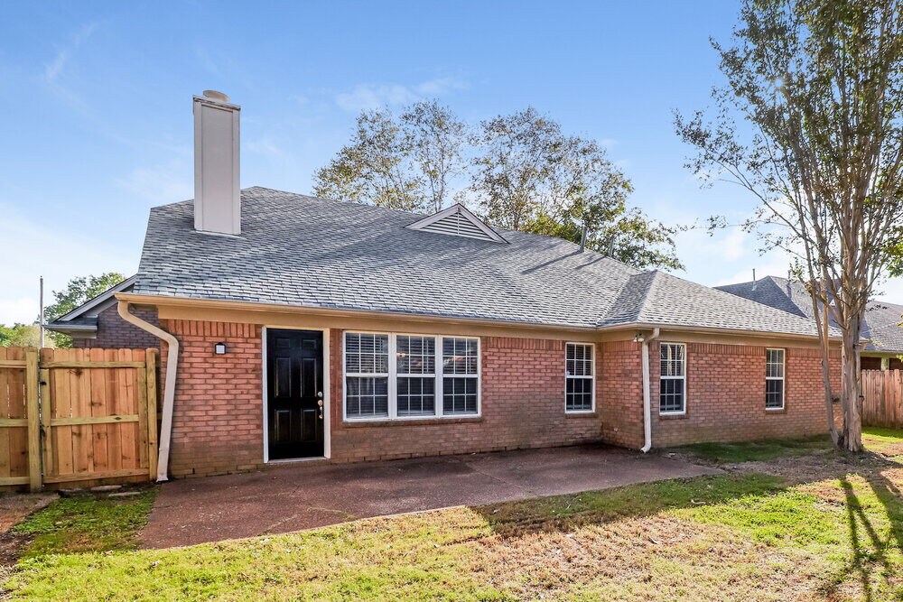 Building Photo - 9292 Tamhaven Dr