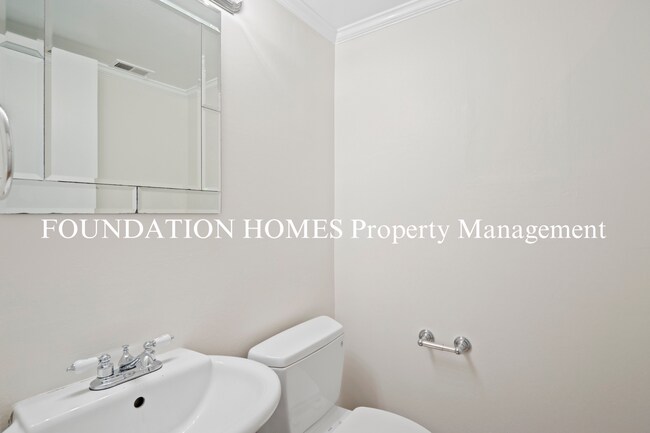 Building Photo - Spacious 3BR End Unit with Enclosed Patio, Balcony & Community Amenities!  FOUNDATION