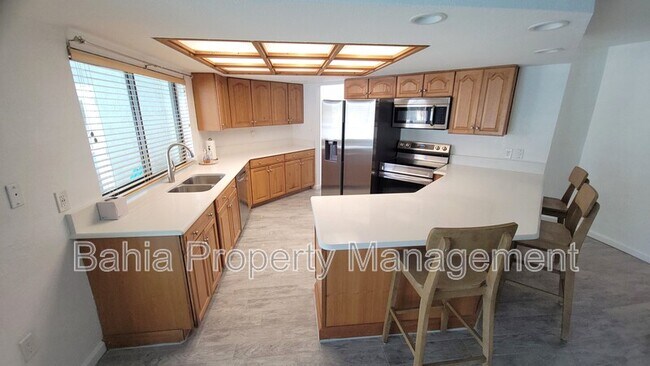 Building Photo - 215 Meadowcross Dr
