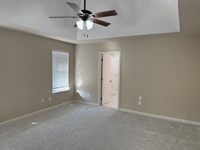 Building Photo - Beautifully Renovated Home in Trussville City Schools – Fireplace & 2-Car Garage