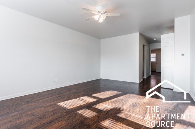 Building Photo - 7319 N Rogers Ave