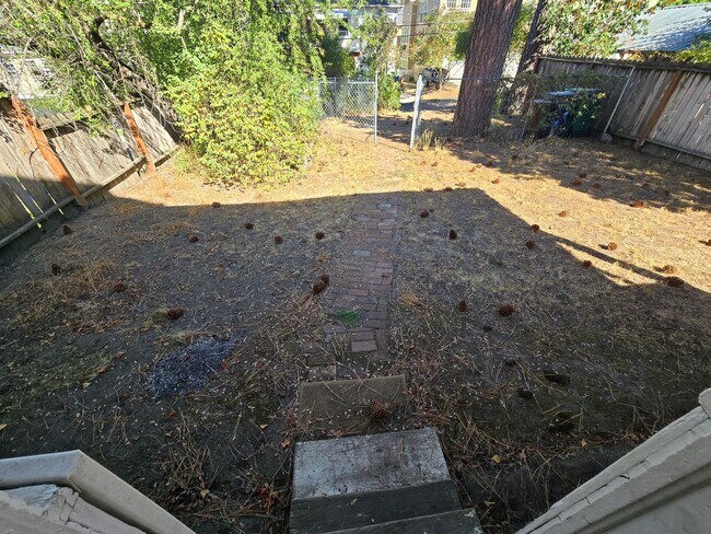 Building Photo - South Hill Home!! Available Now!
