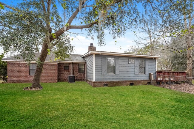 Building Photo - Beautiful Home in Summerville!