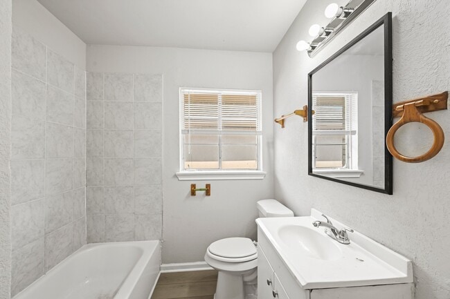 Building Photo - 8829 Woodlyn Rd