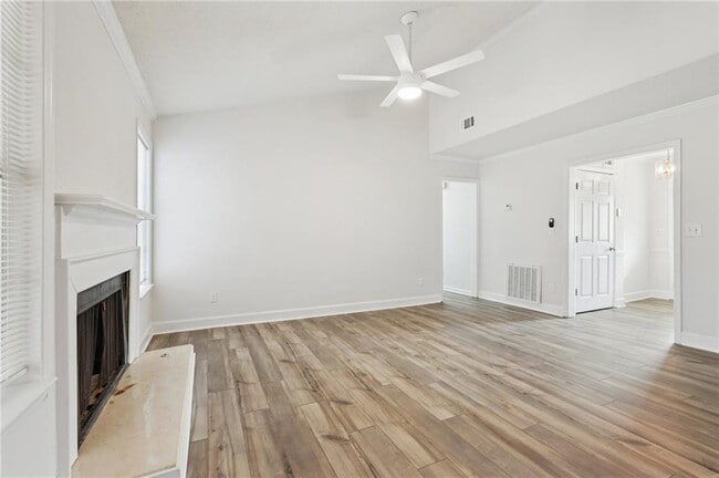 Building Photo - 240 Plantation Glen Ct