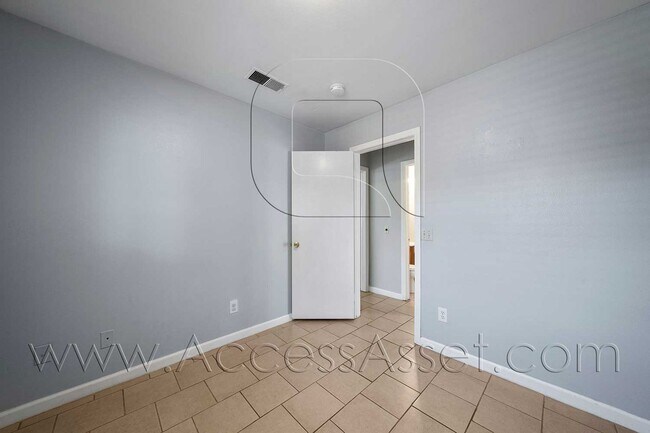 Building Photo - 23865 Goetz Dr