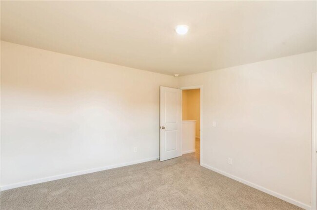 Building Photo - 625 Mackenzie Cv