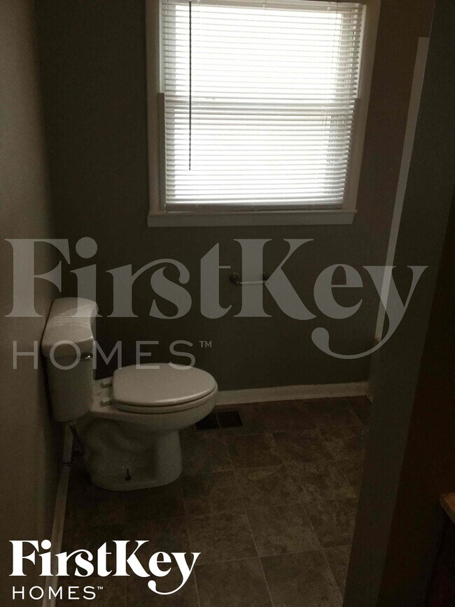 Building Photo - 221 N High School Rd