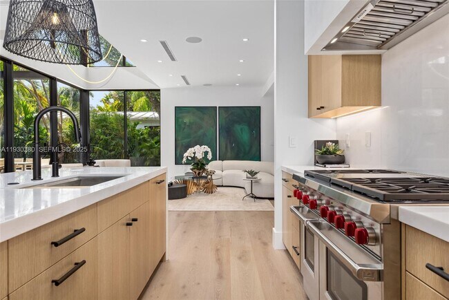 Building Photo - 4024 Bonita Ave