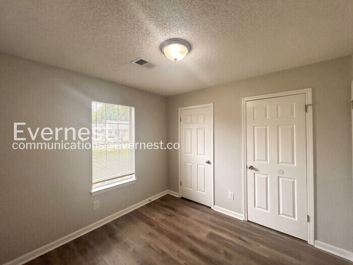 Building Photo - 2912 Waverly Dr