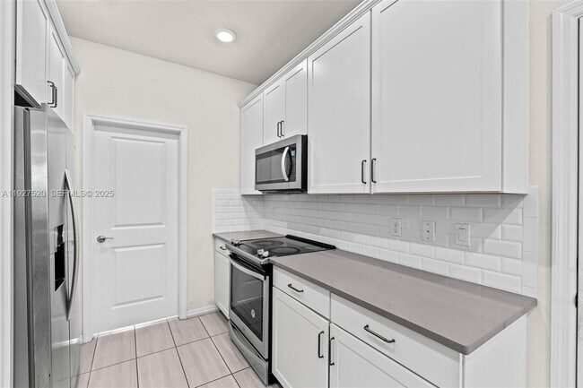 Building Photo - 1190 Eucalyptus Dr