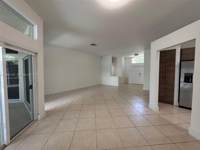 Building Photo - 4273 Fox Ridge Dr