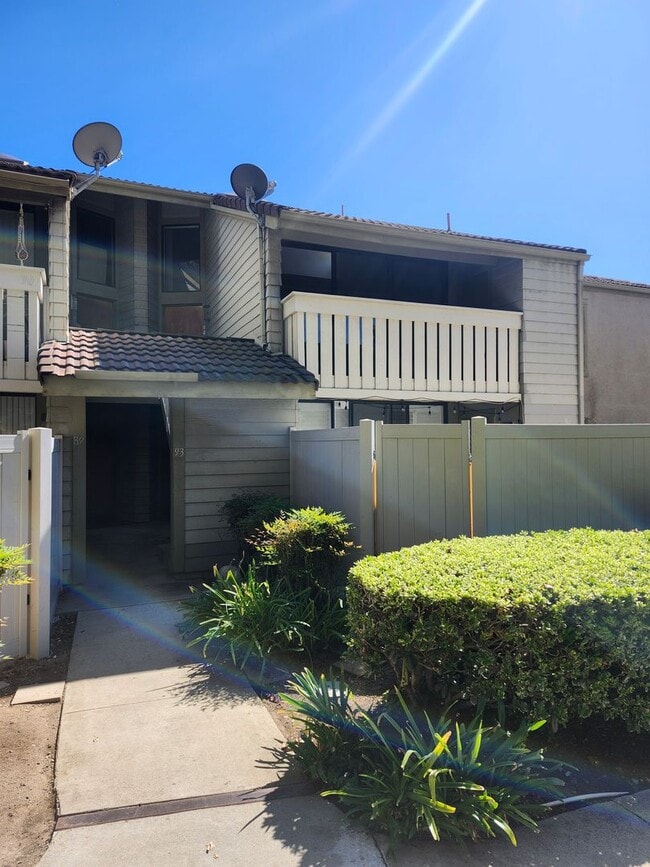 Building Photo - Beautiful 2-Bedroom Condo in Phillips Ranch