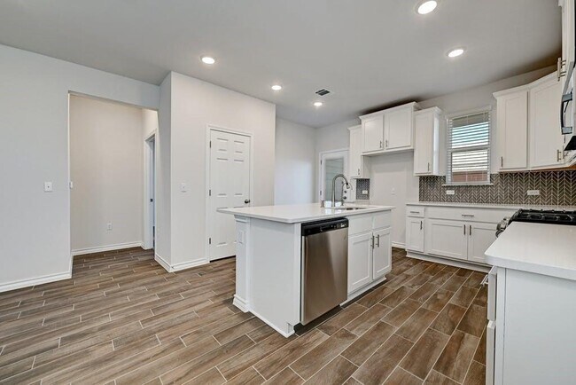 Building Photo - 3000 Sudha Dr