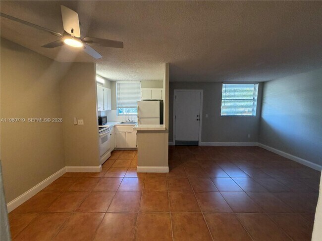 Building Photo - 1801 S Treasure Dr