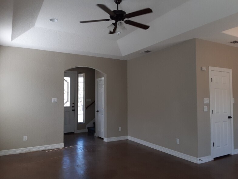 Building Photo - 106 Cornell Ave