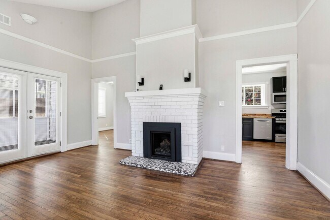 Building Photo - Updated 3BR Home with Large Yard Near Grant Park and Summerhill