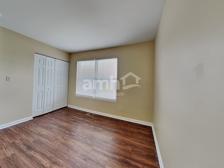 Building Photo - 4609 Vista Dr