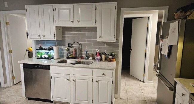 Building Photo - 520 Beech St