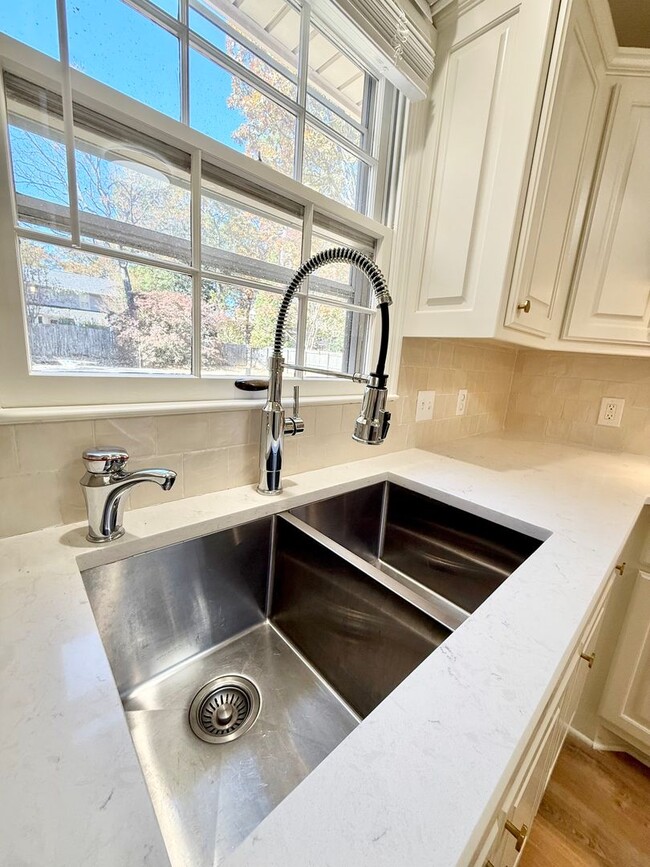 Building Photo - 130 Valley Club Cir