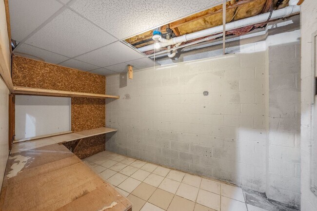 Building Photo - 2 Bedroom Condo For Rent Near Memorial Drive!