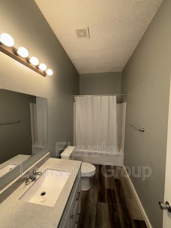 Building Photo - 2215 W Market St