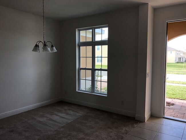 Building Photo - 4 BED HOME LOCATED IN WINTER GARDEN!