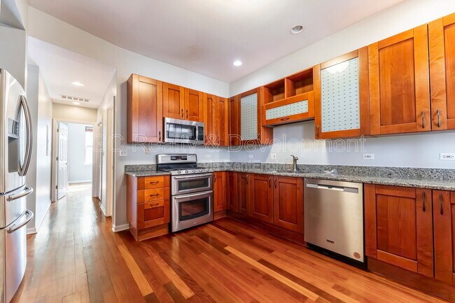 Building Photo - 4406 N Sacramento Ave