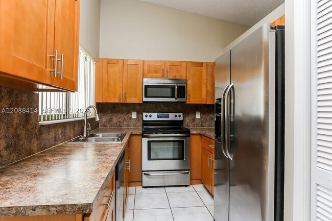 Building Photo - 4705 SW 143rd Ave